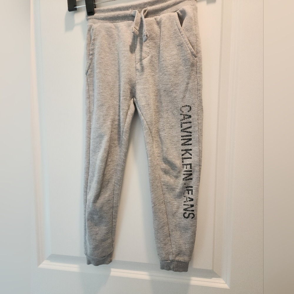 Kid's sz 5 Calvin Klein Gray Joggers Sweatpants Logo Drawstring Distressed
